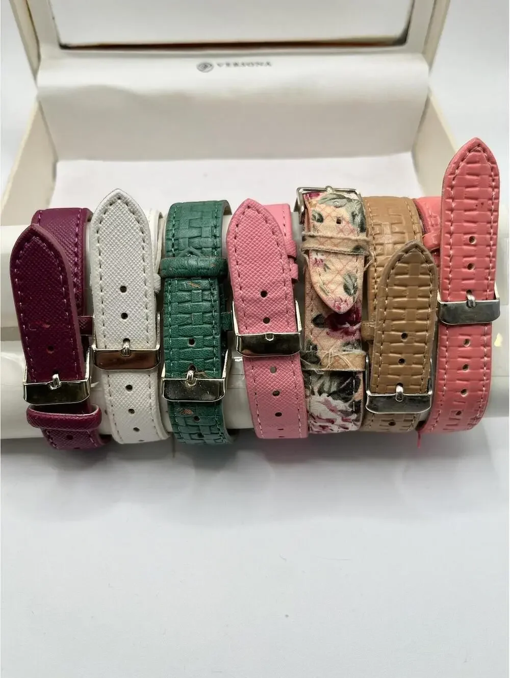 Versona Womens Wrist Watch and 7 each Interchangeable Bands-Working Watch Works